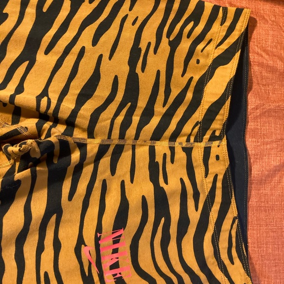 Medium Nike leggings - Picture 2 of 4